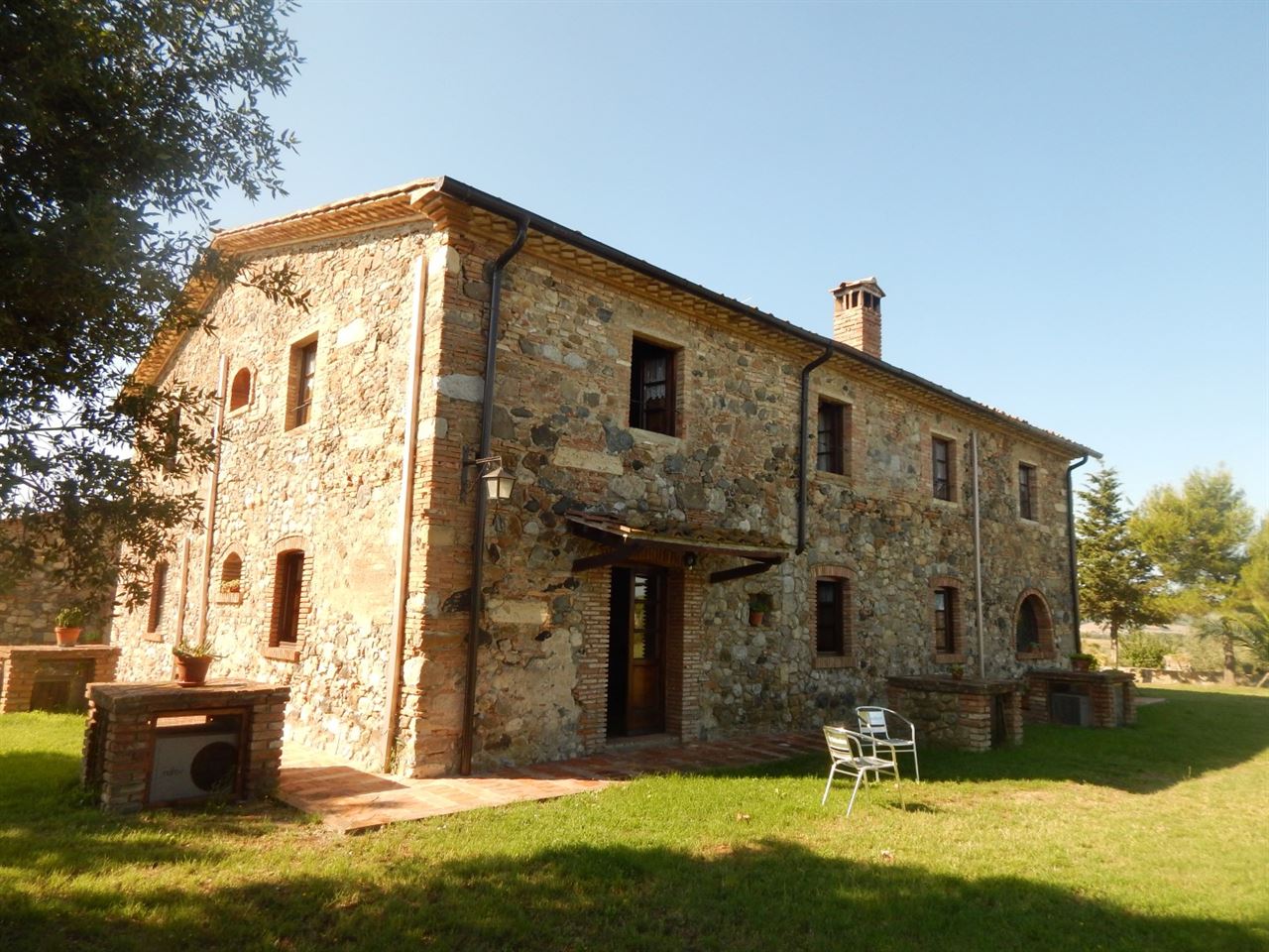 prestigious-stone-farmhouse-for-sale-tuscany-pisa-santaluce